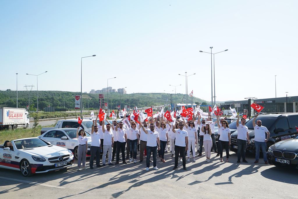 KRİSTAL TÜRKİYE’DEN 100 ARAÇLIK KONVOY