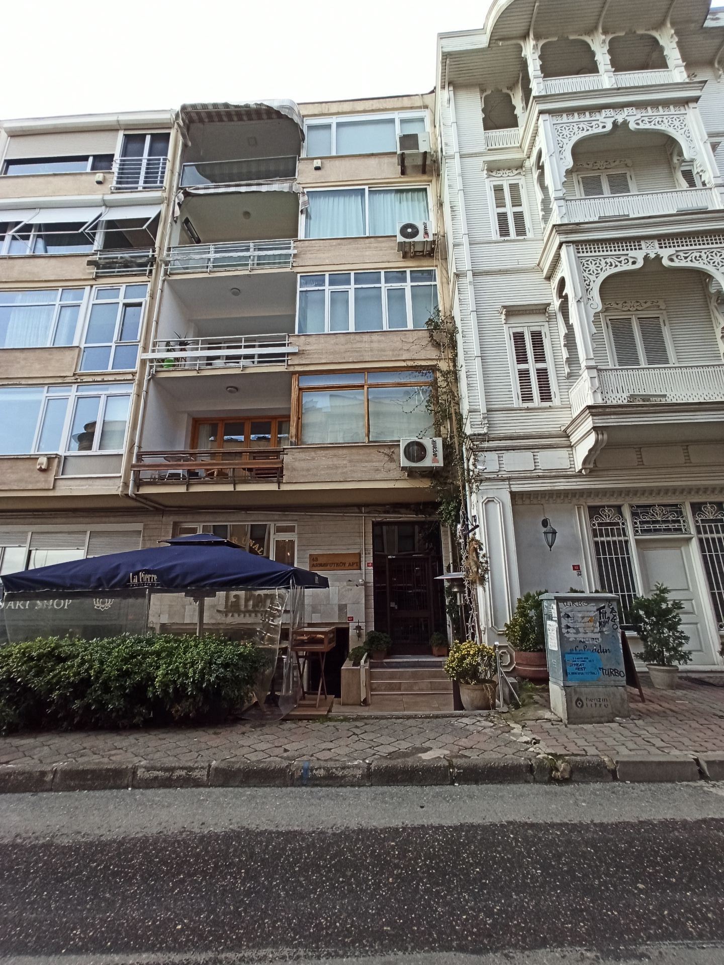 Arnavutköy�de Yol Yalı Dairesi Space Luxury Real Estate