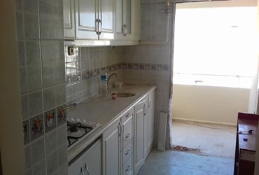 SAKARYA CADDESİ ÜZERİNDE BAKIMLI SATILIK 3+1 DAİRE