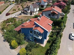 Mudanya Yörükalide Deniz Manzaralı Havuzlu Siteiçi SatılıkVilla