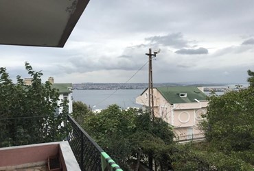 BÜYÜKÇEKMECE PINARTEPE MAHALLESİNDE 100 M2 DENİZ MANZARALI DAİRE