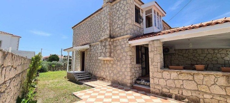 TERAKAMON İzmir Çeşme Alaçatı Bahçeli Müstakil Satılık Taş Ev Villa