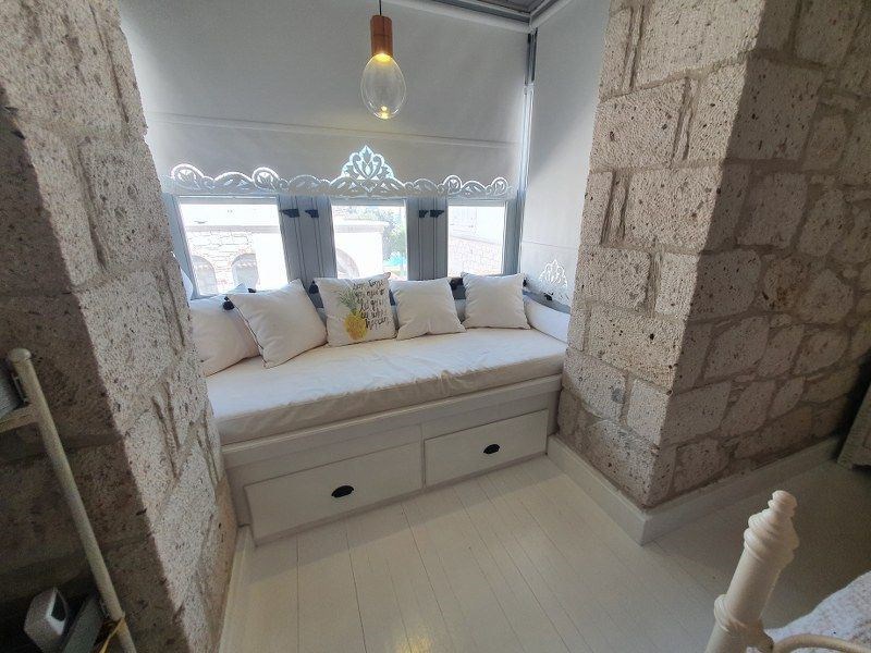 TERAKAMON İzmir Çeşme Alaçatı Havuzlu Müstakil Satılık Taş Ev Villa