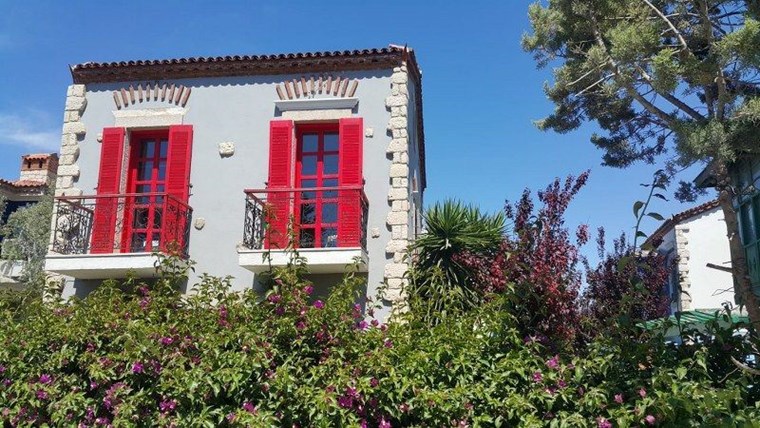 TERAKAMON İzmir Çeşme Alaçatı Bahçeli Satılık Müstakil Villa / 4.900.