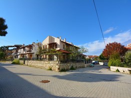 yenifoça yalıda nadide konumda villa
