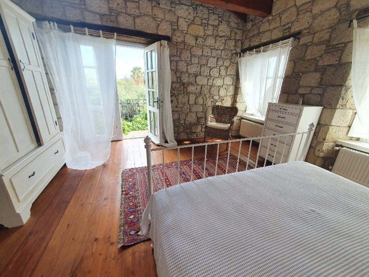 TERAKAMON İzmir Çeşme Alaçatı Satılık Taş Ev / 7.000.000 TL/ 5+1