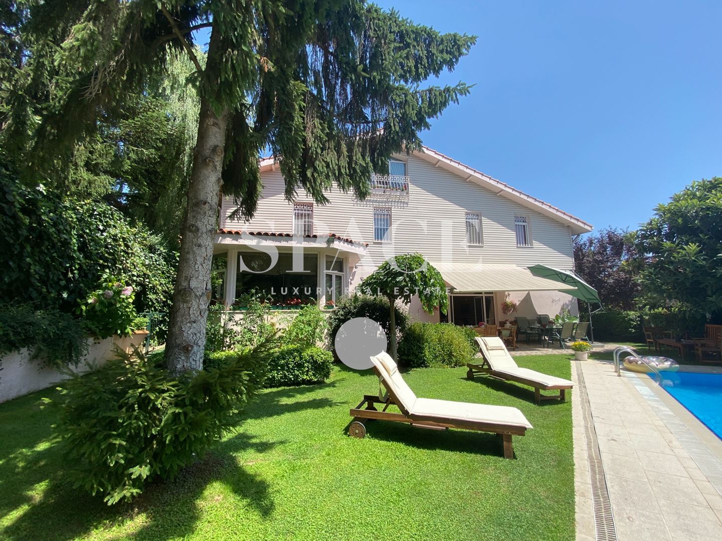 Zekeriyaköy Garanti Koza Evleri�nde Satılık Havuzlu Villa Space