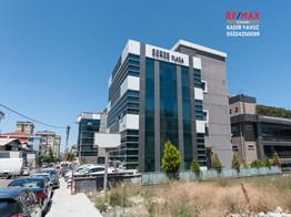 ŞERİFALİ KİRALIK OFİS PLAZASI 675 M2 LÜKS DEKORASYONLU