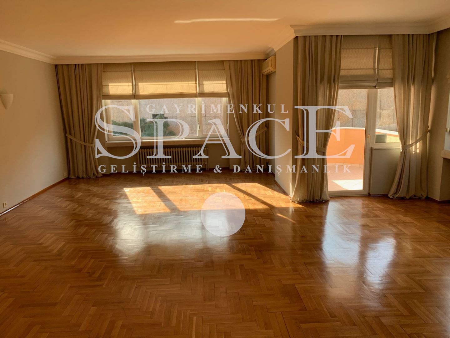 Bebek Üstünde Bakımlı Satılık Daire Space Luxury Real Estate