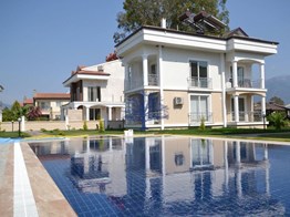 Fethiye Foça mh. satılık daire site havuz bahçeli eşyalı 2+1 90m