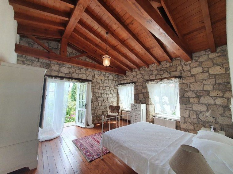 TERAKAMON İzmir Çeşme Alaçatı Satılık Taş Ev / 7.000.000 TL/ 5+1