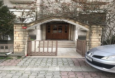 Bakırköy kartaltepede boş 2+1 bahçe katı daire
