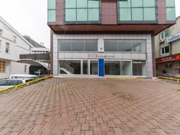 ALTUNİZADEDE KİRALIK ÇATI KATI OFİS 200 M2