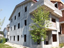 Demirci Villalar Bölgesinde Satılık Triplex Villa