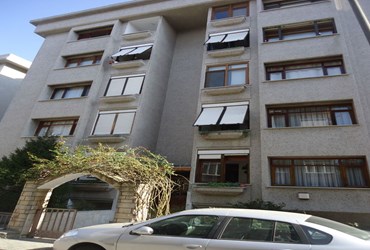 BAKIRKÖY KARTALTEPEDE 85 M2 2+1 SATILIK BAHÇE KATI