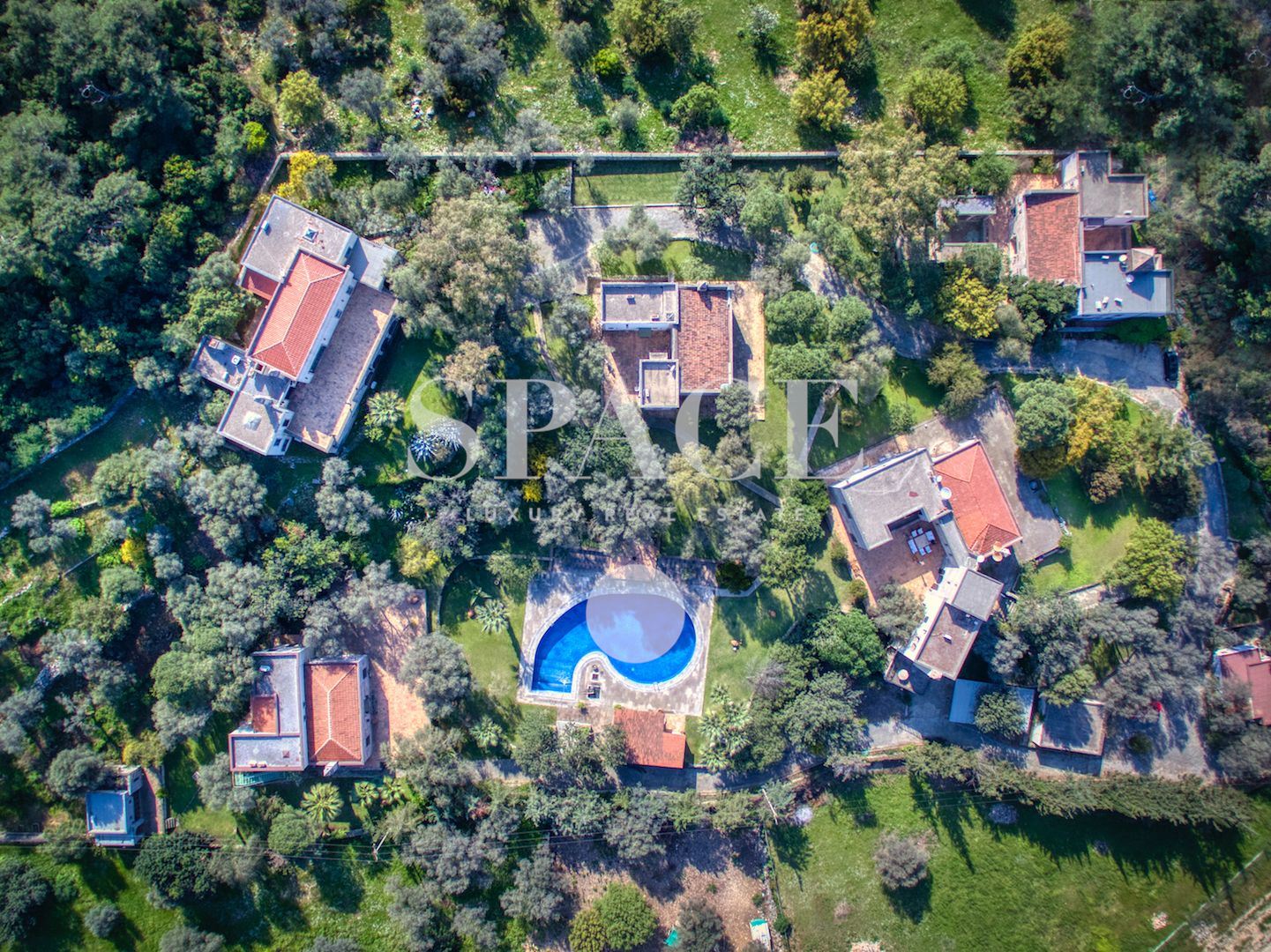 Bodrum Gölköy�de Sıra Dışı Beş Taş Ev Space Luxury Real Estate