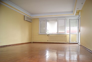 MODA EMİN ONAT SOKAKTA EŞSİZ KONUMDA 3+1 140 M2 DAİRE