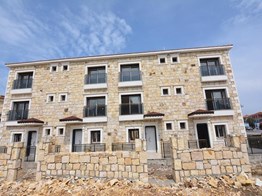 yenifoca merkezde 4+1 taş evler lansman fiyatları ile