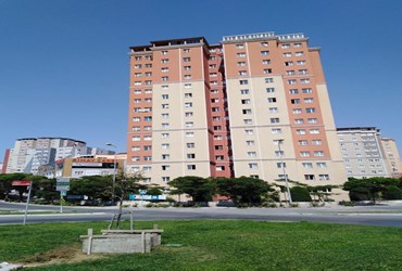 BEYKENT'TE E5 VE METROBÜSE YÜRÜME MESAFESİNDE 185M2 FIRSAT DAİRE