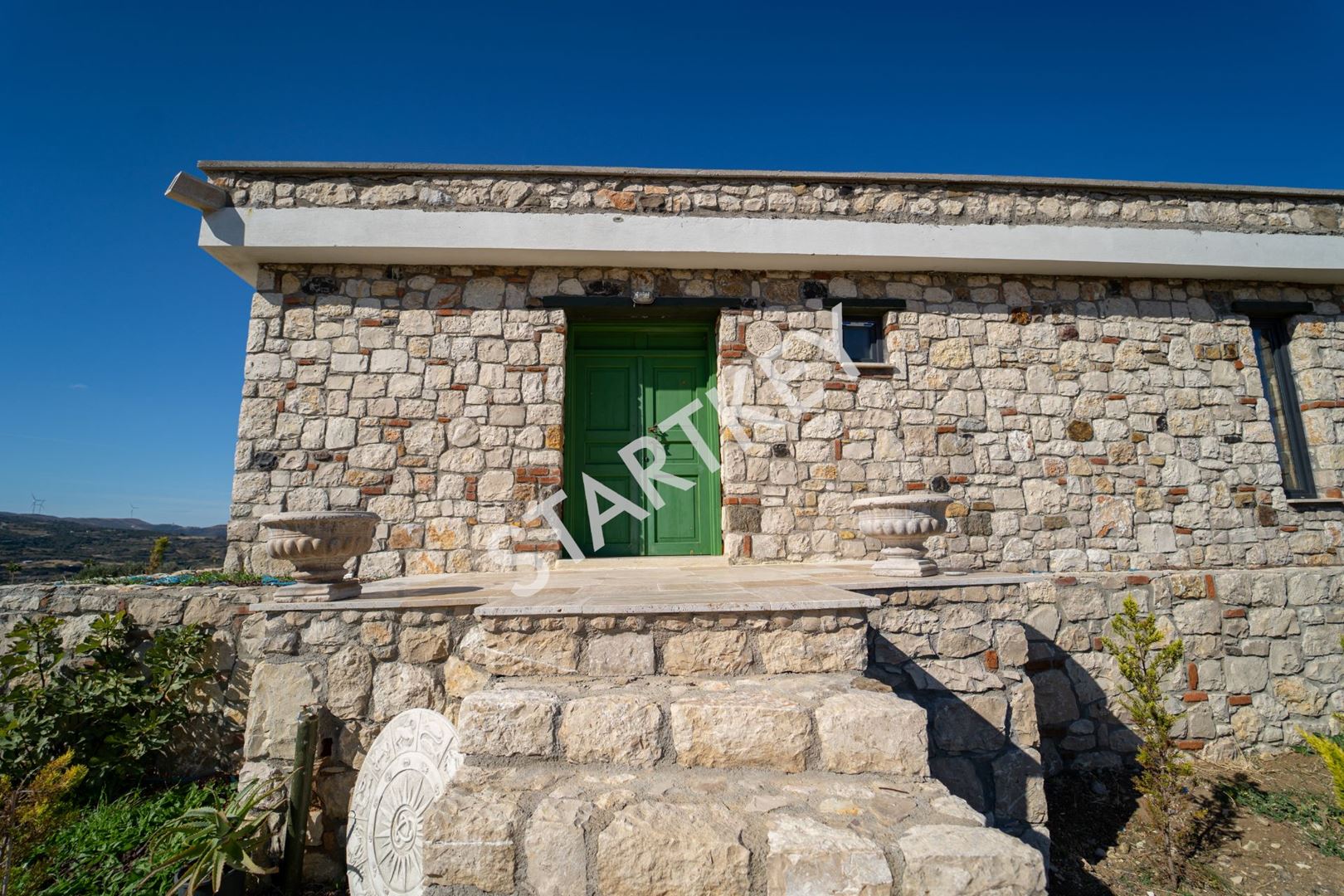 Startkey KARABURUN EŞSİZ KONUMDA DENİZ MANZARALI SATILIK TAŞ EV