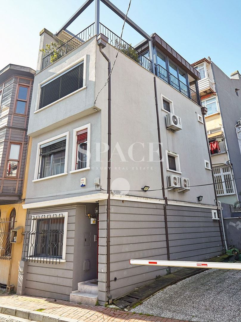 Arnavutköy�de Yenilenmiş Satılık Müstakil Ev Space Luxury Real Estate