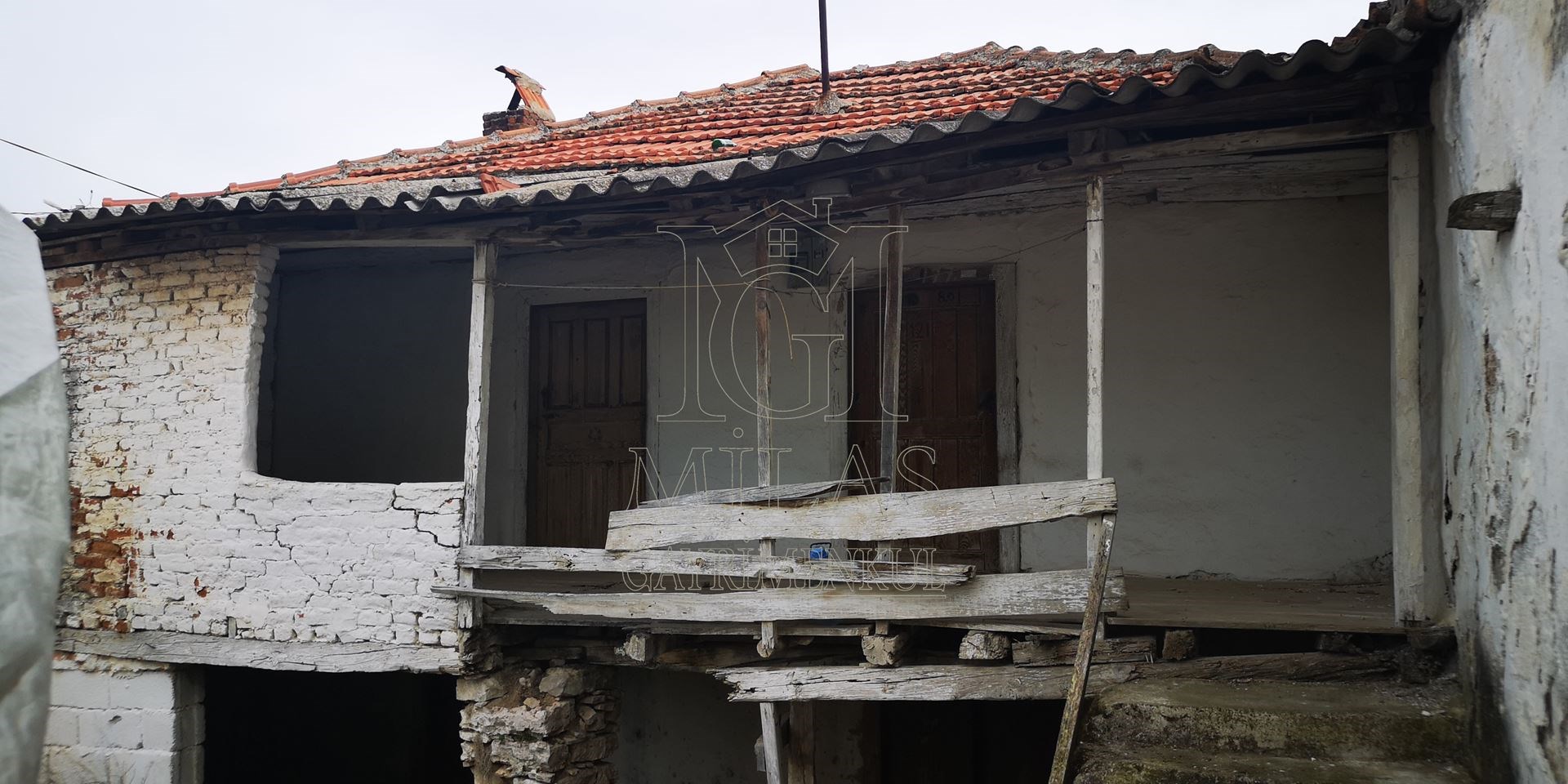 MİLAS GAYRİMENKUL MİLAS ÇAMKÖY MAHALLESİNDE 782 M2 ARSA İÇERİSİNDE