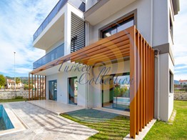 DENİZE YÜRÜME MESAFESİNDE SATILIK 500 M2 ARSALI MODERN VİLLA
