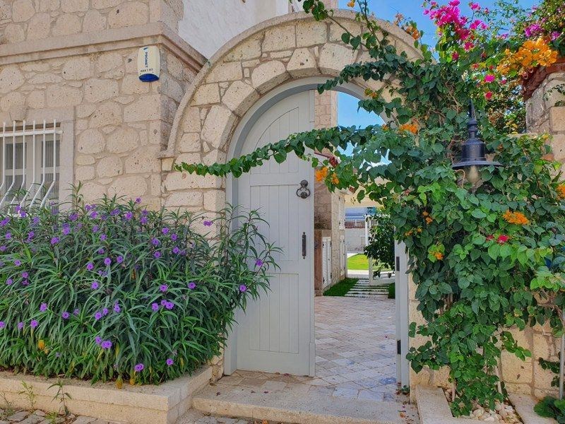 TERAKAMON İzmir Çeşme Alaçatı Havuzlu Müstakil Satılık Taş Ev Villa