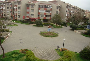 ATAKÖY 7/8'DE ATA SİTESİ TADİLATLI,TEMİZ, ARA KAT 4+1