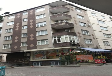 Barboros caddesinde ful tadilatlı ara kat 2+1