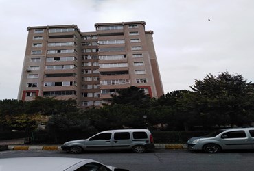 BEYKENT'TE E5 VE METROBÜSE YÜRÜME MESAFESİNDE 140 M2 DAİRE