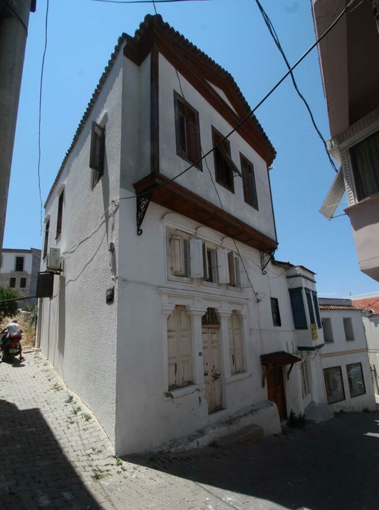 TERAKAMON İzmir Çeşme Satılık Müstakil Tarihi Taş Ev Villa / 3.500.